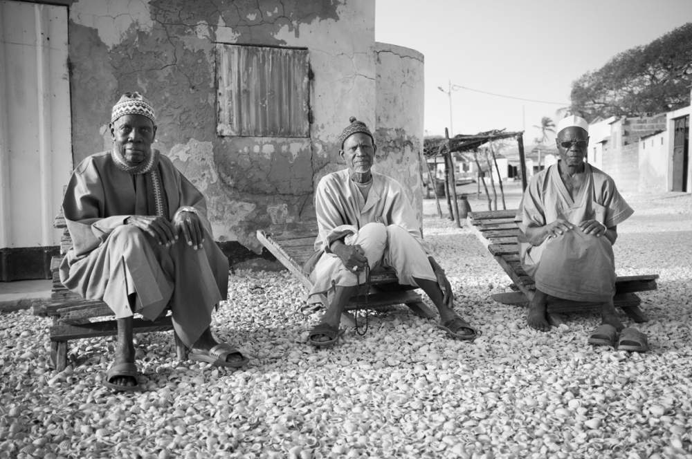 Hommes du village à Dionewar, Delta du Sine-Saloum