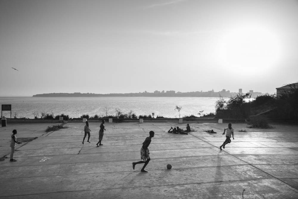 Partie de football depuis depuis l'Île de Gorée