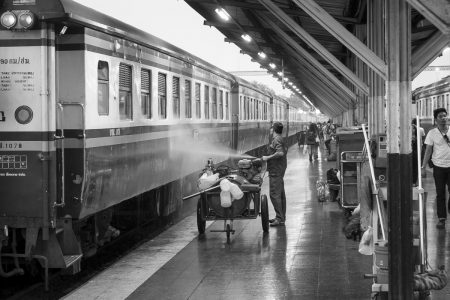 On the rail tracks, Bangkok station, Thaïland