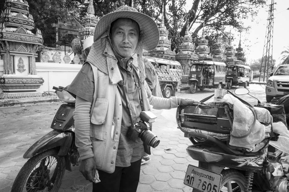 Photographe (avec son imprimante portative), Laos