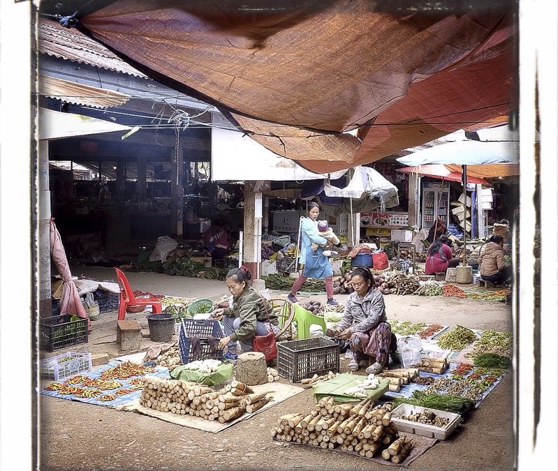 Sur le marché, Laos