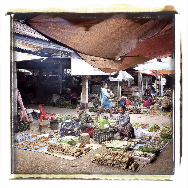 Sur le marché, Laos