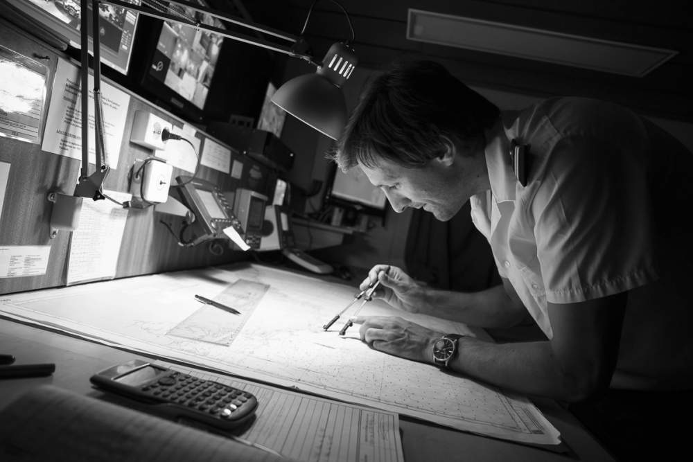 Premier lieutenant pendant la navigation de nuit