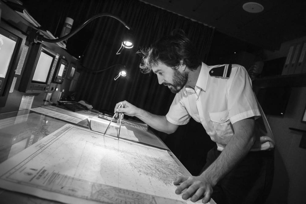 Premier lieutenant pendant la navigation de nuit