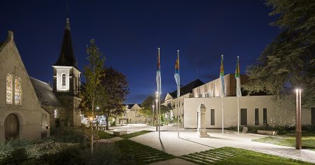 Place de l’Hotel de ville, Chambray les Tours, + jardin adjacent