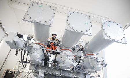 Reportage chez TIGF pour l’installation d’un poste de transformation haute-tension de nouvelle génération